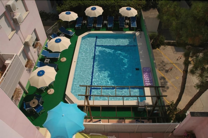 Imagen de la piscina del Hotel Carinzia. Foto 19