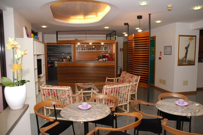 Imagen del bar/restaurante del Hotel Carinzia. Foto 4
