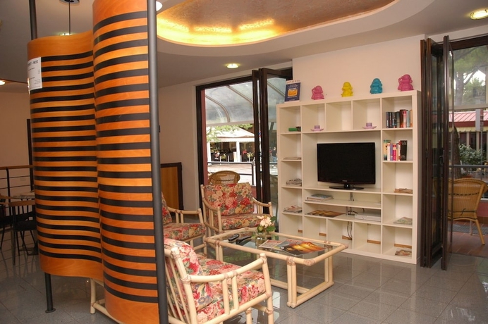 Imagen de los interiores del Hotel Carinzia. Foto 17