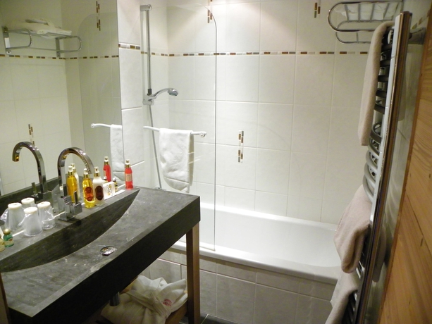 Imagen de la habitación del Hotel Carlina, Les Tollets. Foto 11