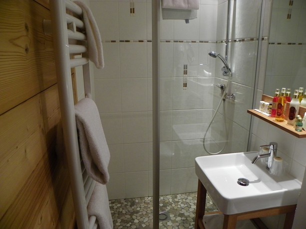 Imagen de la habitación del Hotel Carlina, Les Tollets. Foto 12