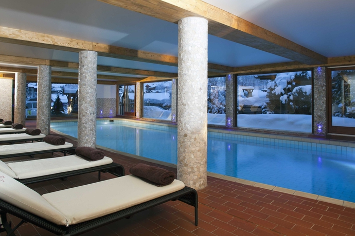 Imagen de la piscina del Hotel Carlina, Les Tollets. Foto 17