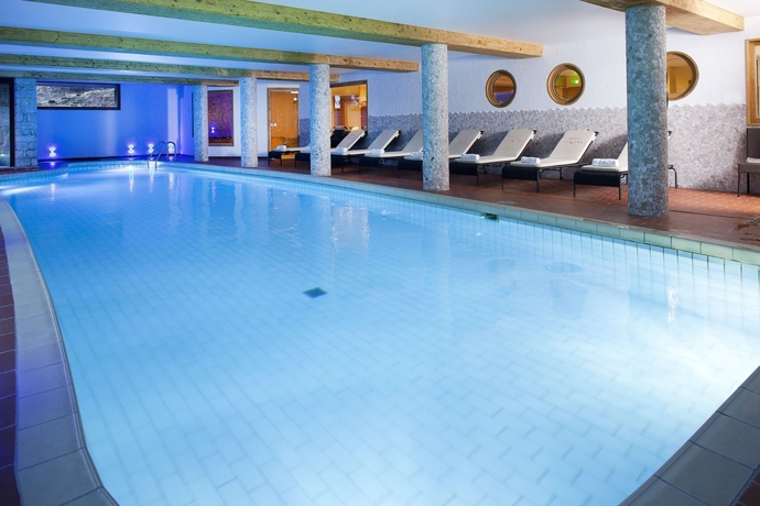 Imagen de la piscina del Hotel Carlina, Les Tollets. Foto 18