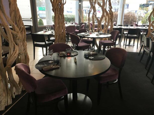 Imagen del bar/restaurante del Hotel Carline. Foto 18