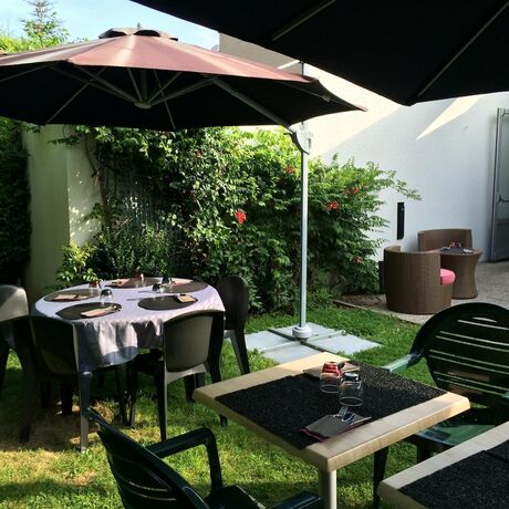 Imagen del bar/restaurante del Hotel Carline. Foto 19