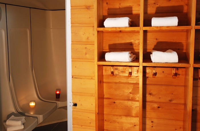 Imagen de la piscina del Hotel Carlit. Foto 18