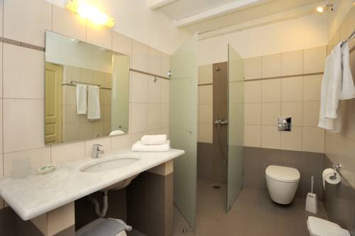 Imagen de la habitación del Hotel Carlo Bungalows. Foto 2