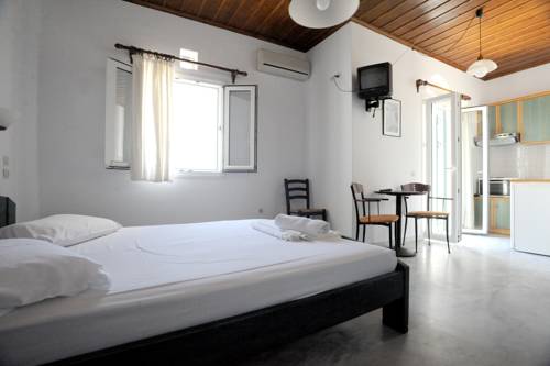 Imagen de la habitación del Hotel Carlo Bungalows. Foto 3