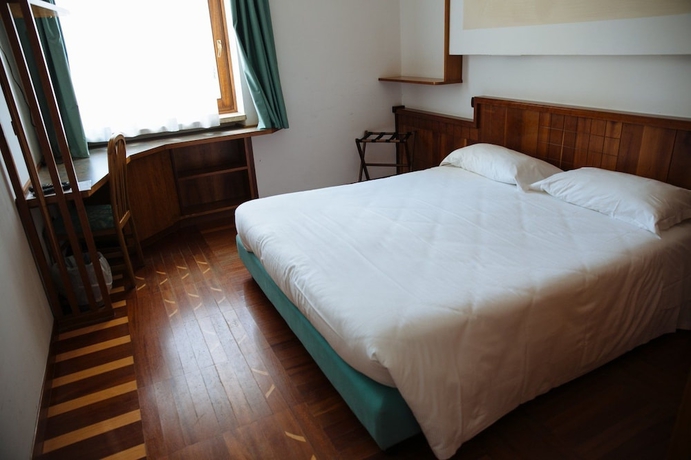 Imagen de la habitación del Hotel Carlo Felice. Foto 12