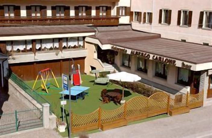 Imagen de los exteriores del Hotel Carlone. Foto 17