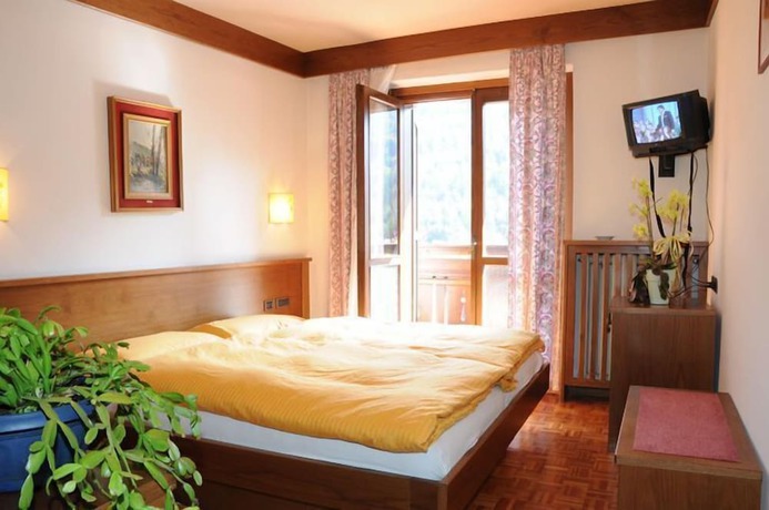 Imagen de la habitación del Hotel Carlone. Foto 13