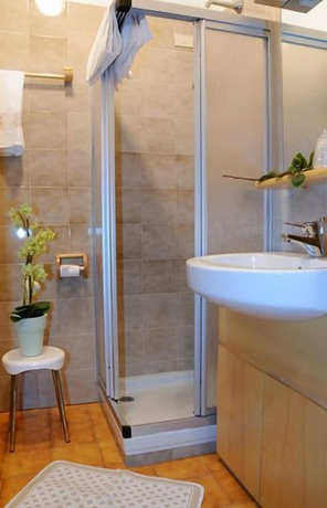 Imagen de la habitación del Hotel Carlone. Foto 16