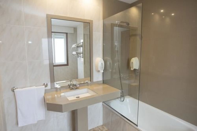 Imagen de la habitación del Hotel Carlos 96. Foto 13