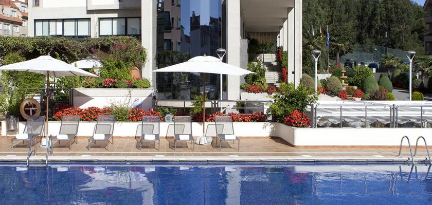 Imagen de la piscina del Hotel Carlos I Silgar. Foto 14