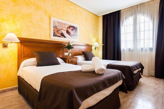 Imagen de la habitación del Hotel Carlos I Toledo. Foto 8