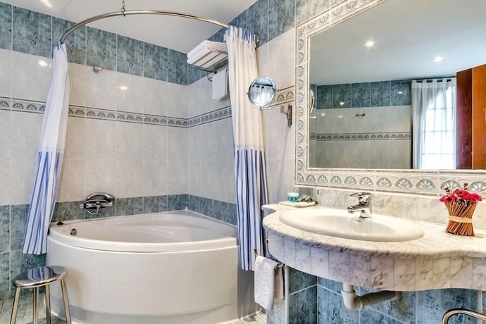 Imagen de la habitación del Hotel Carlos I Toledo. Foto 15