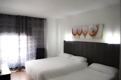 Imagen de la habitación del Hotel Carlos III, &Aacute;guilas. Foto 2