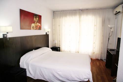 Imagen de la habitación del Hotel Carlos III, &Aacute;guilas. Foto 3