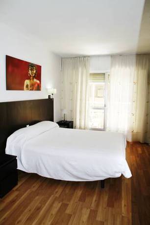 Imagen de la habitación del Hotel Carlos III, &Aacute;guilas. Foto 4