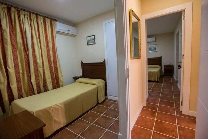 Imagen de la habitación del Hotel Carlos V By Viverestays. Foto 13