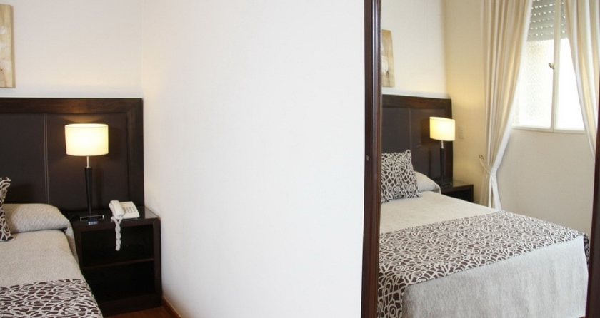 Imagen de la habitación del Hotel Carlos V, San Miguel de Tucumán. Foto 13