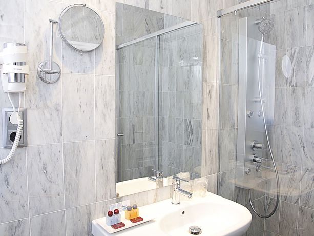 Imagen de la habitación del Hotel Carlos V, Toledo. Foto 6