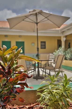 Imagen del bar/restaurante del Hotel Carls Unique Inn. Foto 2