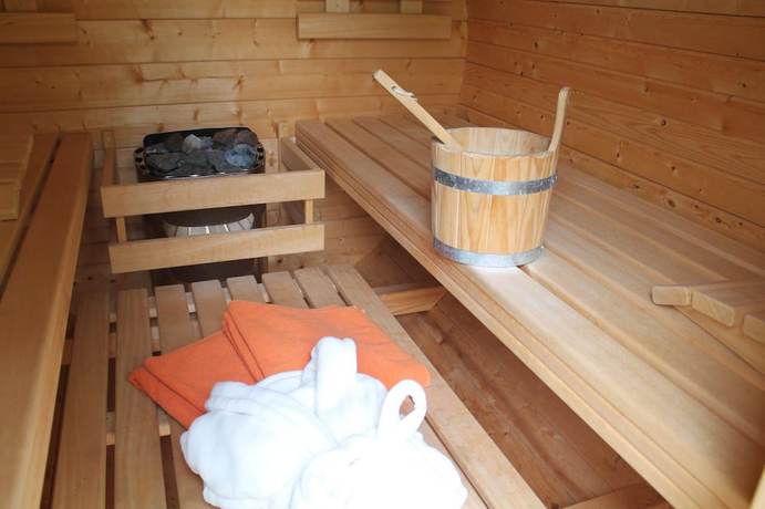 Imagen de la piscina del Hotel Carlsruh. Foto 20