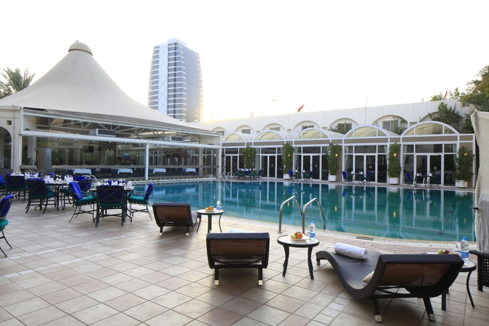 Imagen de la piscina del Hotel Carlton Al Moaibed. Foto 15