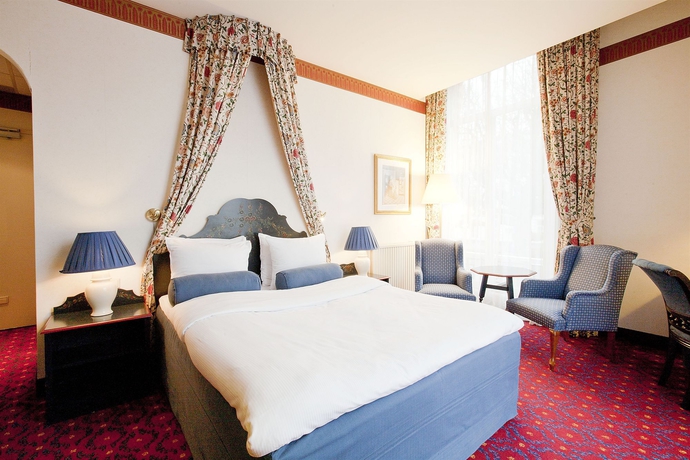 Imagen de la habitación del Hotel Carlton Ambassador. Foto 10