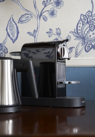 Imagen de la habitación del Hotel Carlton Ambassador. Foto 13