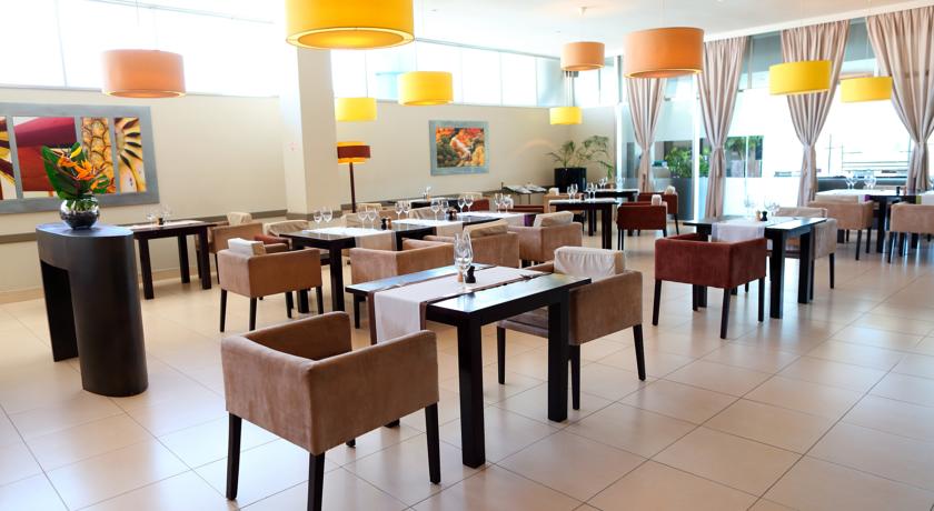 Imagen del bar/restaurante del Hotel Carlton, Antananarivo. Foto 2