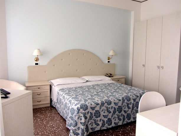 Imagen de la habitación del Hotel Carlton Beach, Marebello. Foto 4