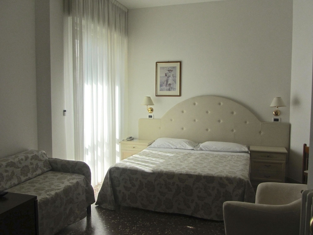 Imagen de la habitación del Hotel Carlton Beach, Marebello. Foto 7
