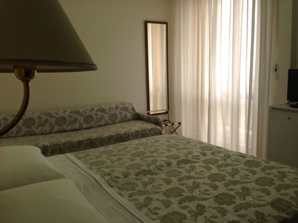 Imagen de la habitación del Hotel Carlton Beach, Marebello. Foto 9