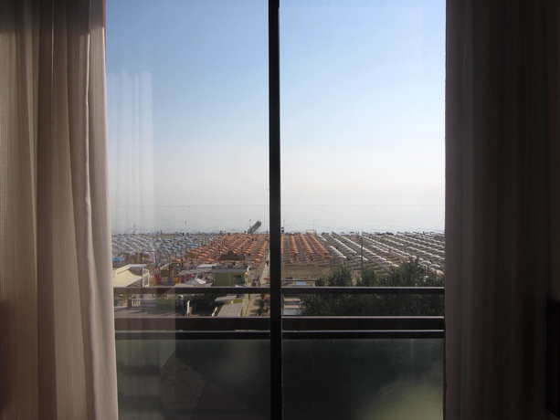 Imagen de los interiores del Hotel Carlton Beach, Marebello. Foto 16