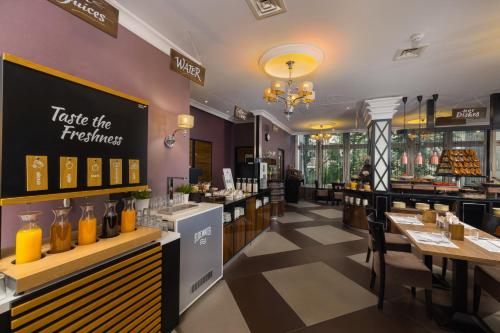 Imagen del bar/restaurante del Hotel Carlton Buda Castle. Foto 4