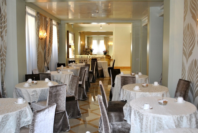 Imagen del bar/restaurante del Hotel Carlton Capri. Foto 5