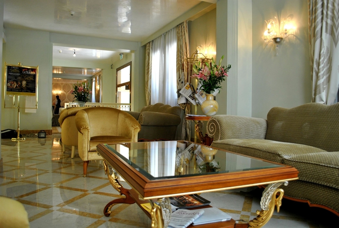 Imagen de los interiores del Hotel Carlton Capri. Foto 15