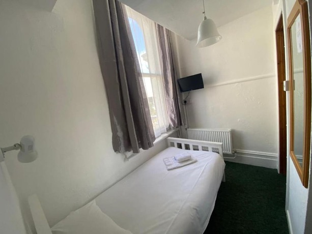 Imagen de la habitación del Hotel Carlton Court. Foto 2