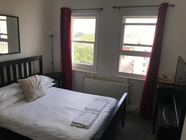 Imagen de la habitación del Hotel Carlton Court. Foto 3