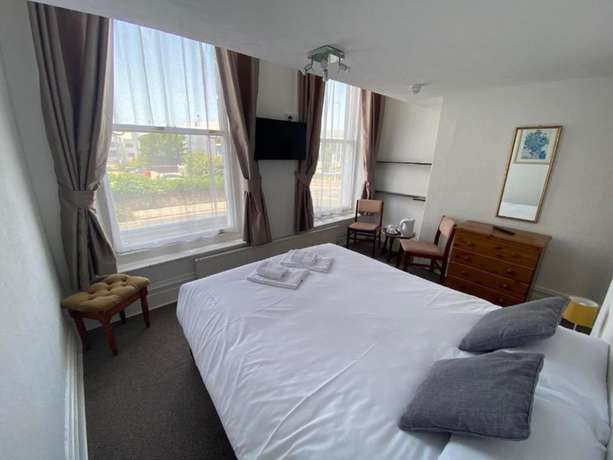 Imagen de la habitación del Hotel Carlton Court. Foto 4