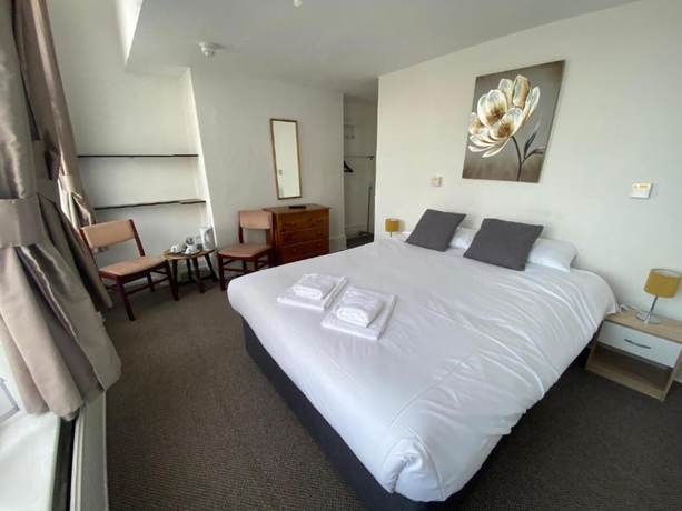 Imagen de la habitación del Hotel Carlton Court. Foto 6
