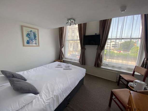Imagen de la habitación del Hotel Carlton Court. Foto 8