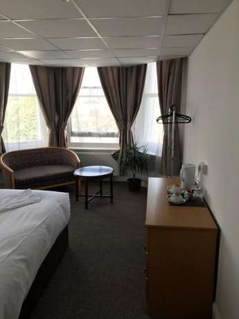 Imagen de la habitación del Hotel Carlton Court. Foto 9