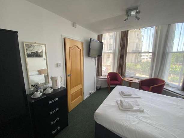 Imagen de la habitación del Hotel Carlton Court. Foto 13