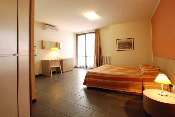 Imagen de la habitación del Hotel Carlton, Ferrara. Foto 8