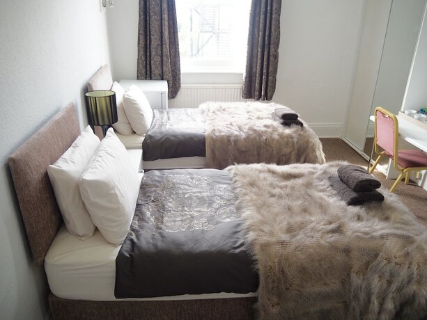 Imagen de la habitación del Hotel Carlton House. Foto 12