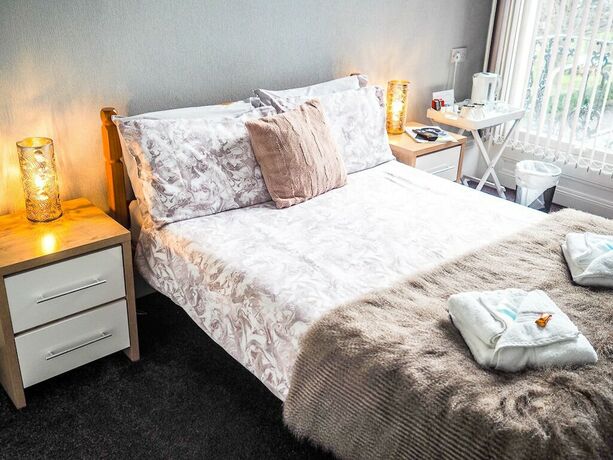 Imagen de la habitación del Hotel Carlton House. Foto 16