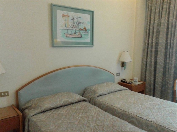 Imagen de la habitación del Hotel Carlton International. Foto 2